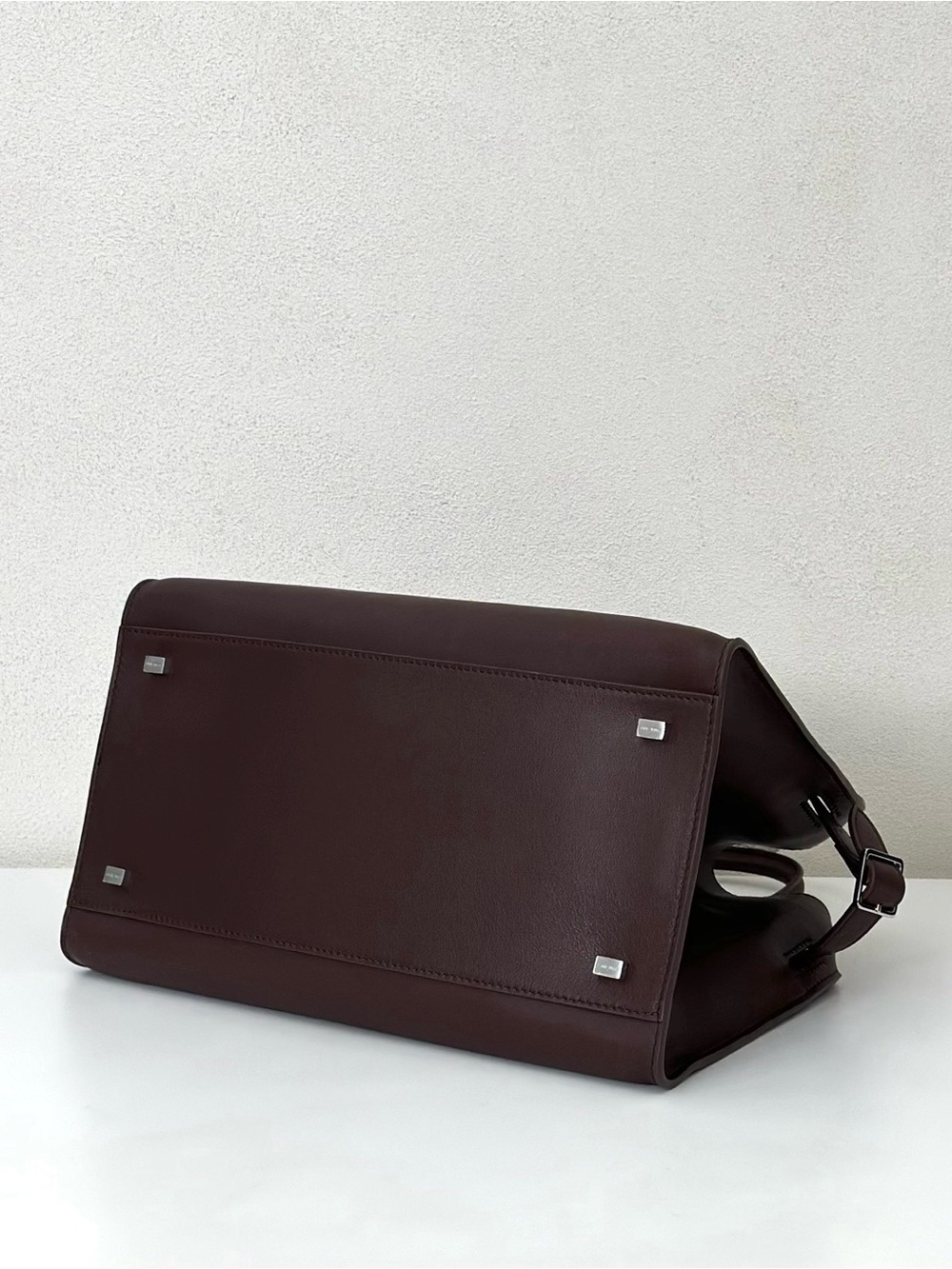 Elegant Dark Brown Leather Satchel Handbag - Picture 4 of 6